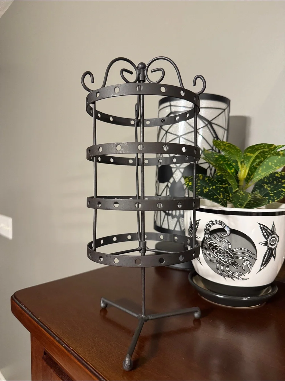 Rotating Jewelry Stand